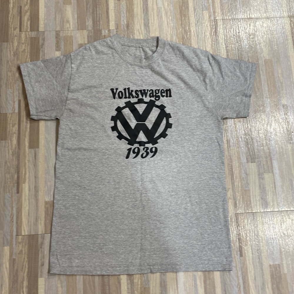 👕 $5 👕Volkswagen 1939 fun T-shirt. Gray background. Excellent condition